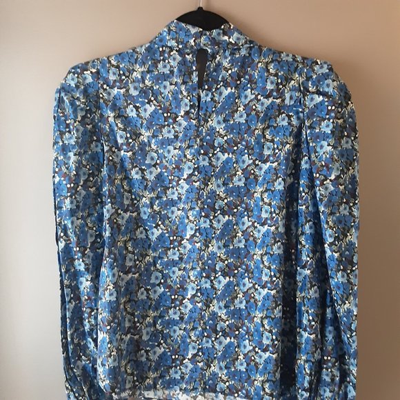 Stradivarius Blue Floral Blouse, Statement Sleeves, Tie at Collar NWOT Small - Picture 9 of 16